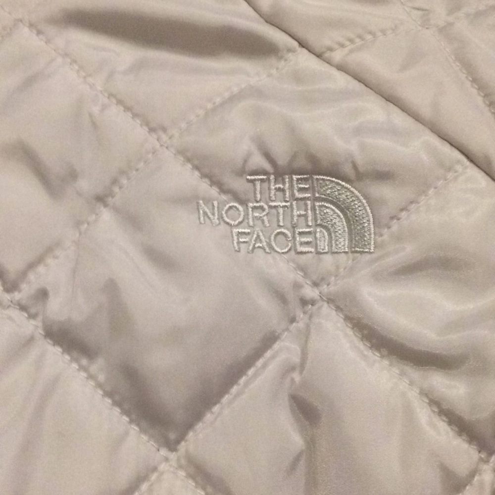 THE NORTH FACE white jacket